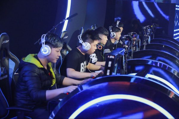 更是一个 更是一个